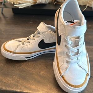Nike kids court legacy sneakers